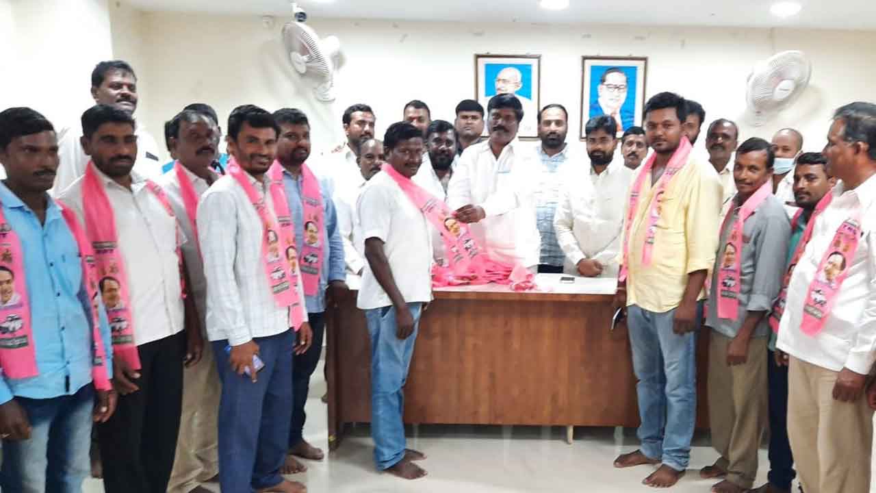 టీఆర్‌ఎస్‌ సర్కారుతోనే అభివృద్ధి సాధ్యం