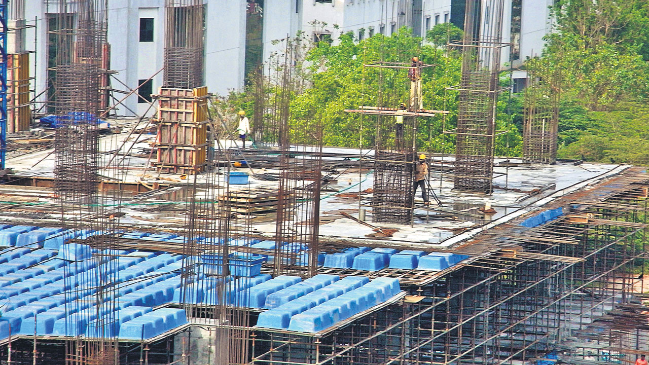 పేదల ఇండ్లలోనూ అవినీతే.. కర్ణాటక ప్రభుత్వాన్ని కడిగేసిన కాగ్‌