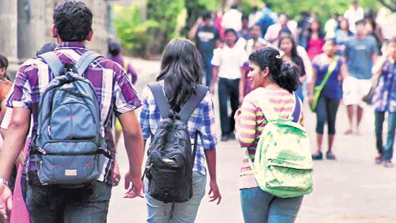 బీటెక్‌ కనిష్ఠ ఫీజు 45వేలు