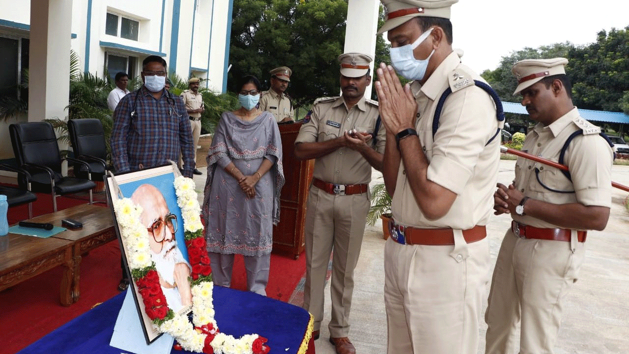 ప్రజలను జాగృతం చేసిన మహాకవి కాళోజీ