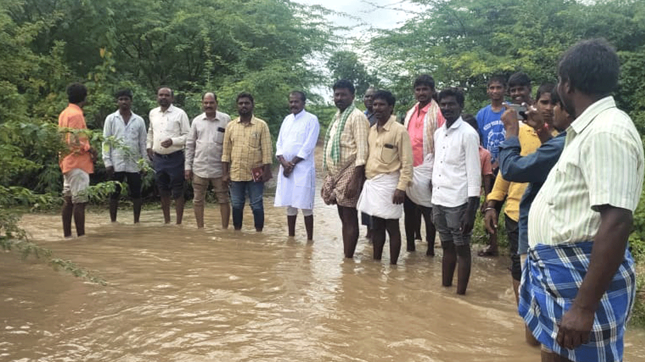 ఎడతెరిపి లేకుండా వర్షం