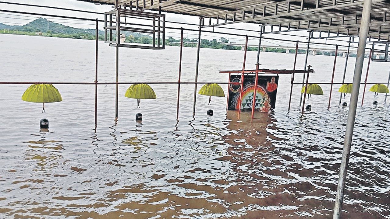 కృష్ణ, గోదావరి ఉరకలు
