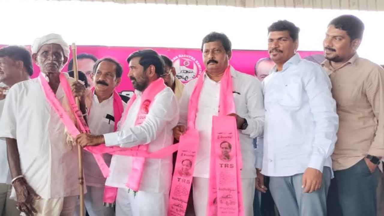టీఆర్‌ఎస్‌లో భారీగా చేరికలు