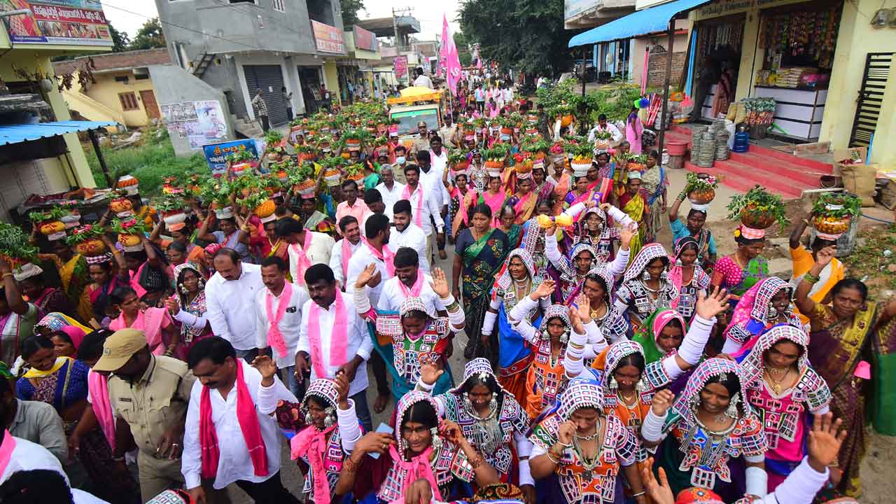 సంబురంగా సమ్మేళనం