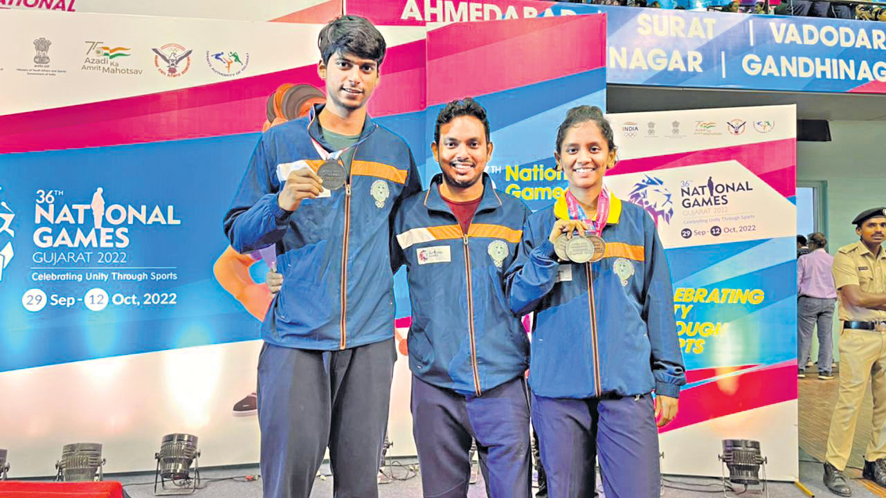 శ్రీజ పతక జోరు