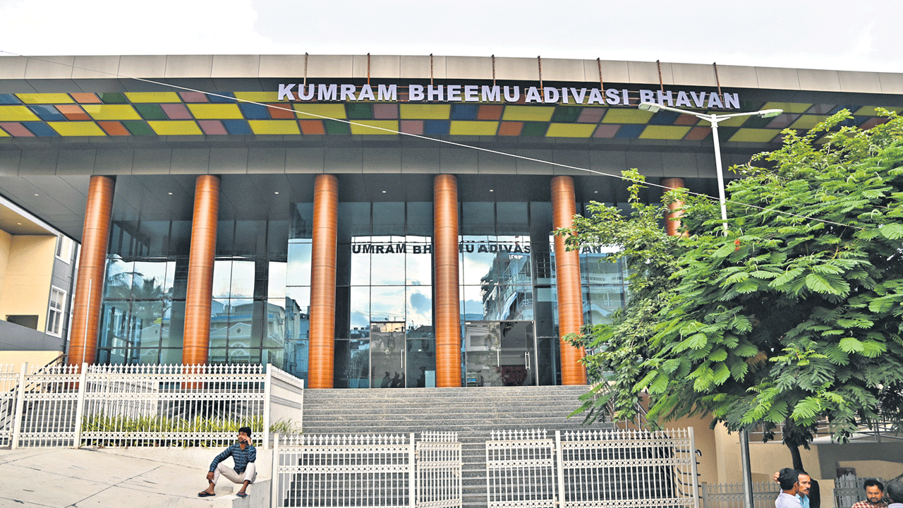 ఆదివాసీ ఆత్మగౌరవ ప్రతీక