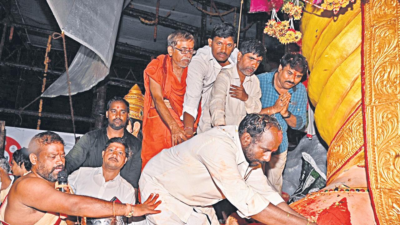 నేడు రాష్ట్రంలో మూడు జిల్లాలకు సెలవు