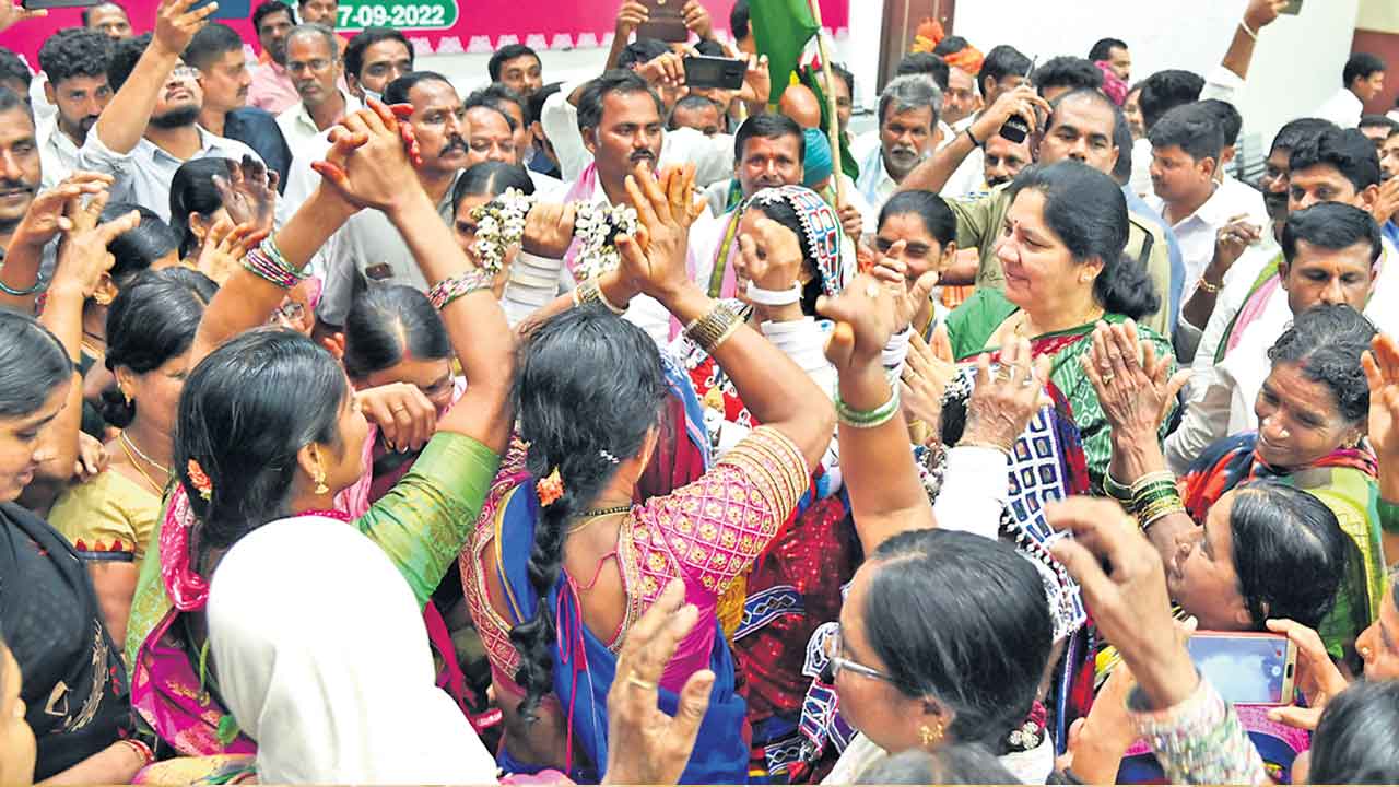 గిరిజన భవనాలు జాతికి స్ఫూర్తి