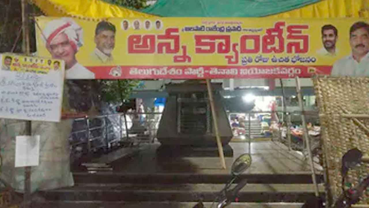 తెనాలిలో ఉద్రిక్తత.. దుకాణాలను మూసివేయించిన పోలీసులు