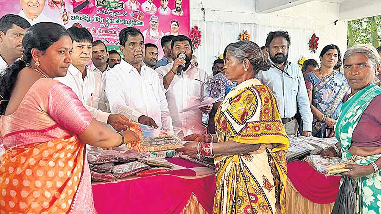 ప్రతిఇంటికీ సంక్షేమ పధకాలు