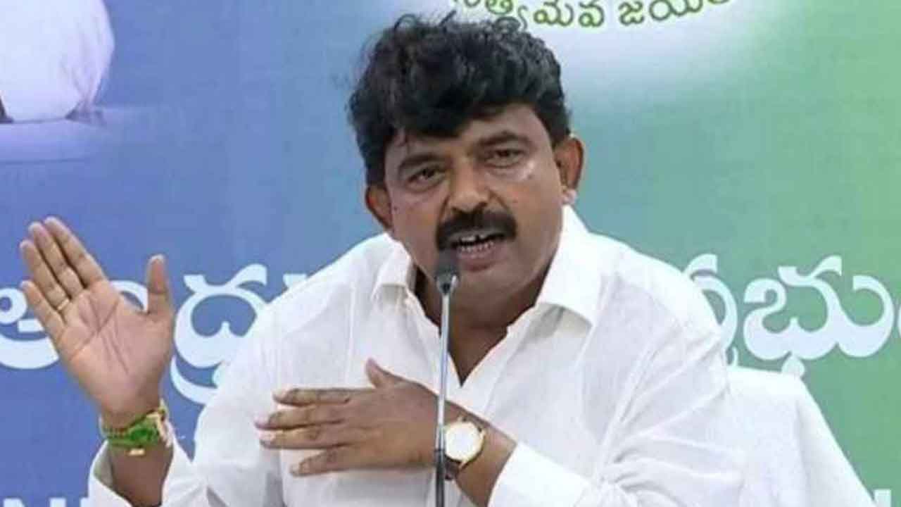 మహాపాదయాత్రపై మాజీ మంత్రి ఘాటు వ్యాఖ్యలు