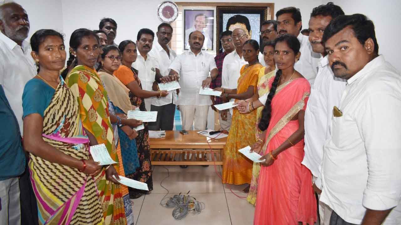 పేదలకు అండగా సీఎం కేసీఆర్‌