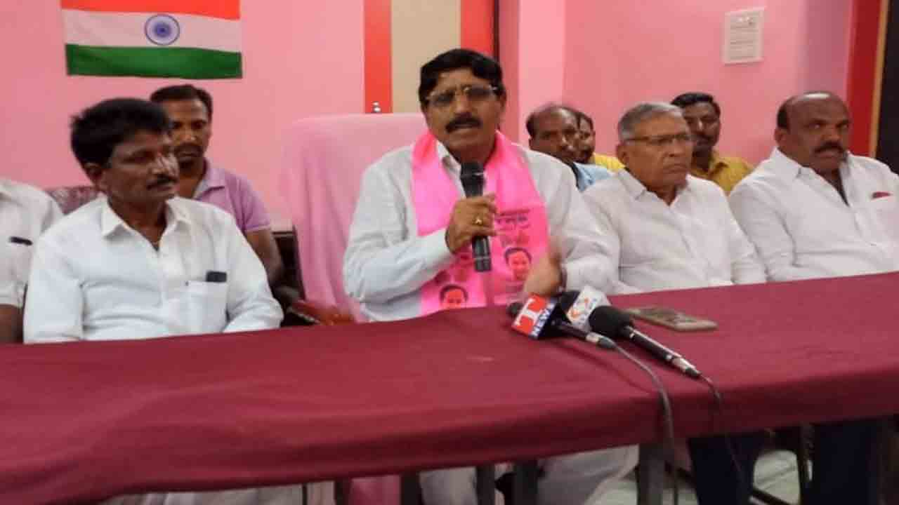 సంక్షేమ పథకాలను అడ్డుకోవడానికి కేంద్రం కుట్ర