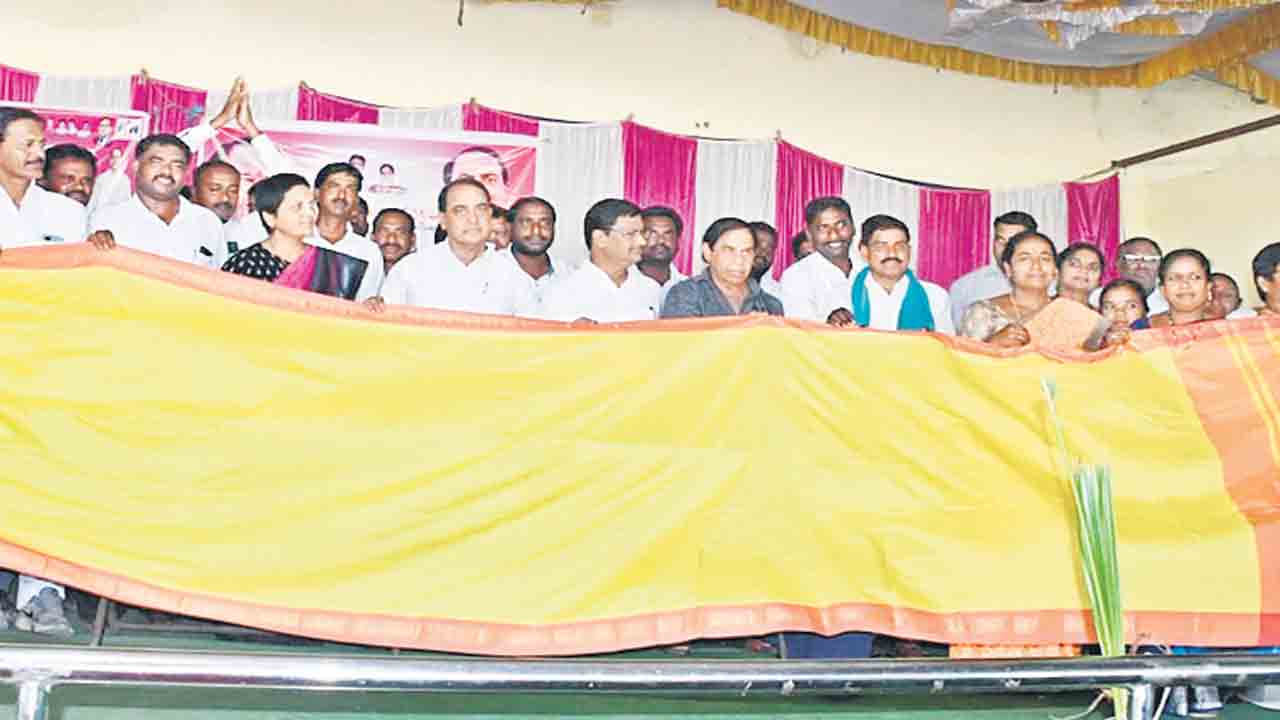 బడుగుల జీవితాల్లో వెలుగులు