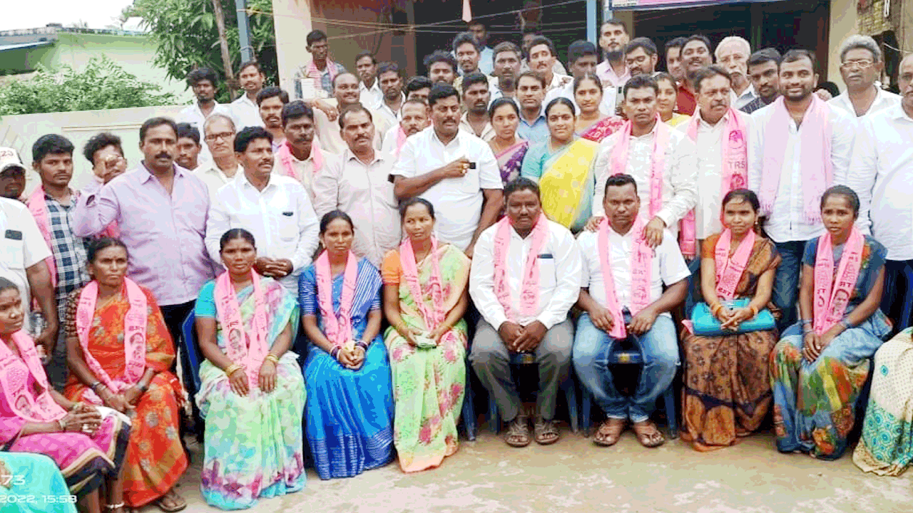 కార్యకర్తలకు అండగా టీఆర్‌ఎస్‌ : విప్‌ రేగా