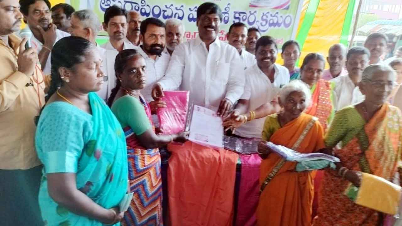 ఆడబిడ్డలకు బతుకమ్మ సారె