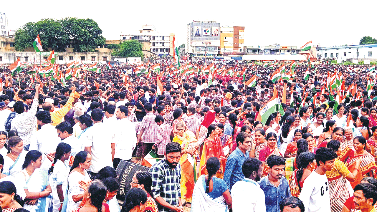 ఆరంభం అదరహో