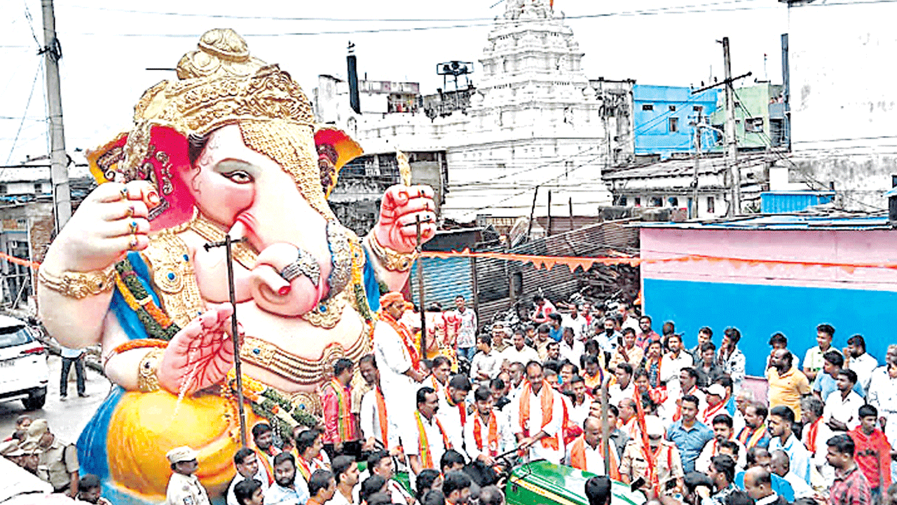 విఘ్నాలు తొలగాలి.. విజయాలు సాధించాలి