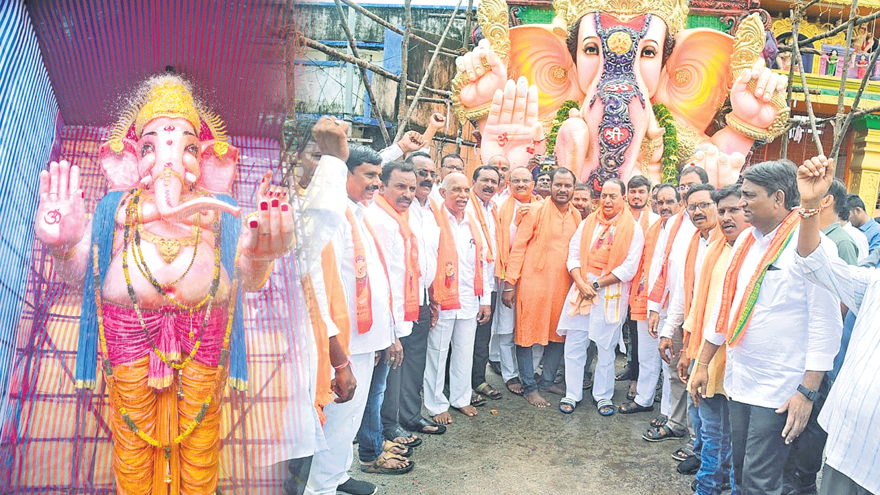 కనుల పండువగా శోభాయాత్రలు