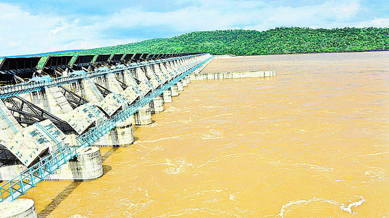 గోదావరి పరవళ్లు