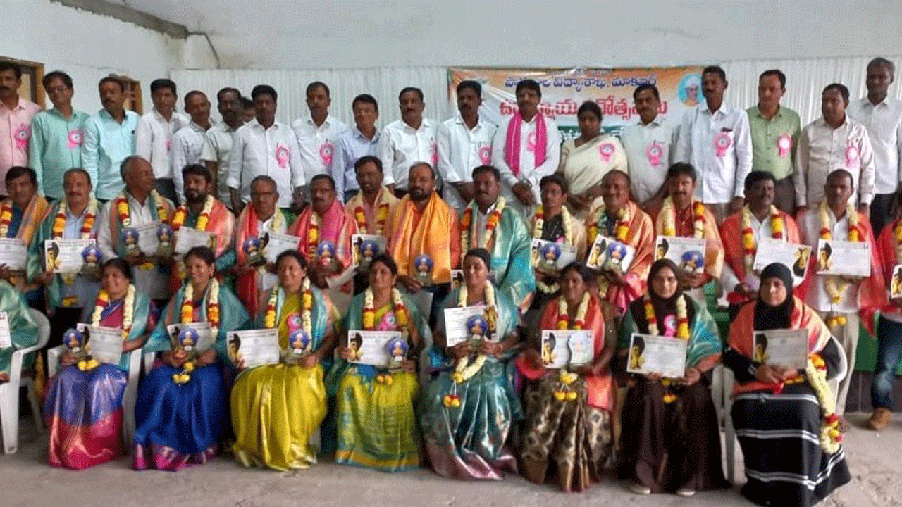 విద్యార్థులను ప్రోత్సహించాలి