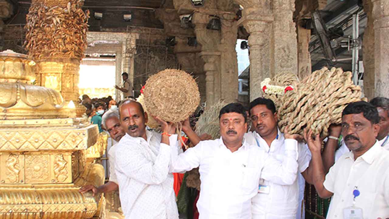 శ్రీవారి చెంతకు దర్భ చాప, తాడు ఊరేగింపు