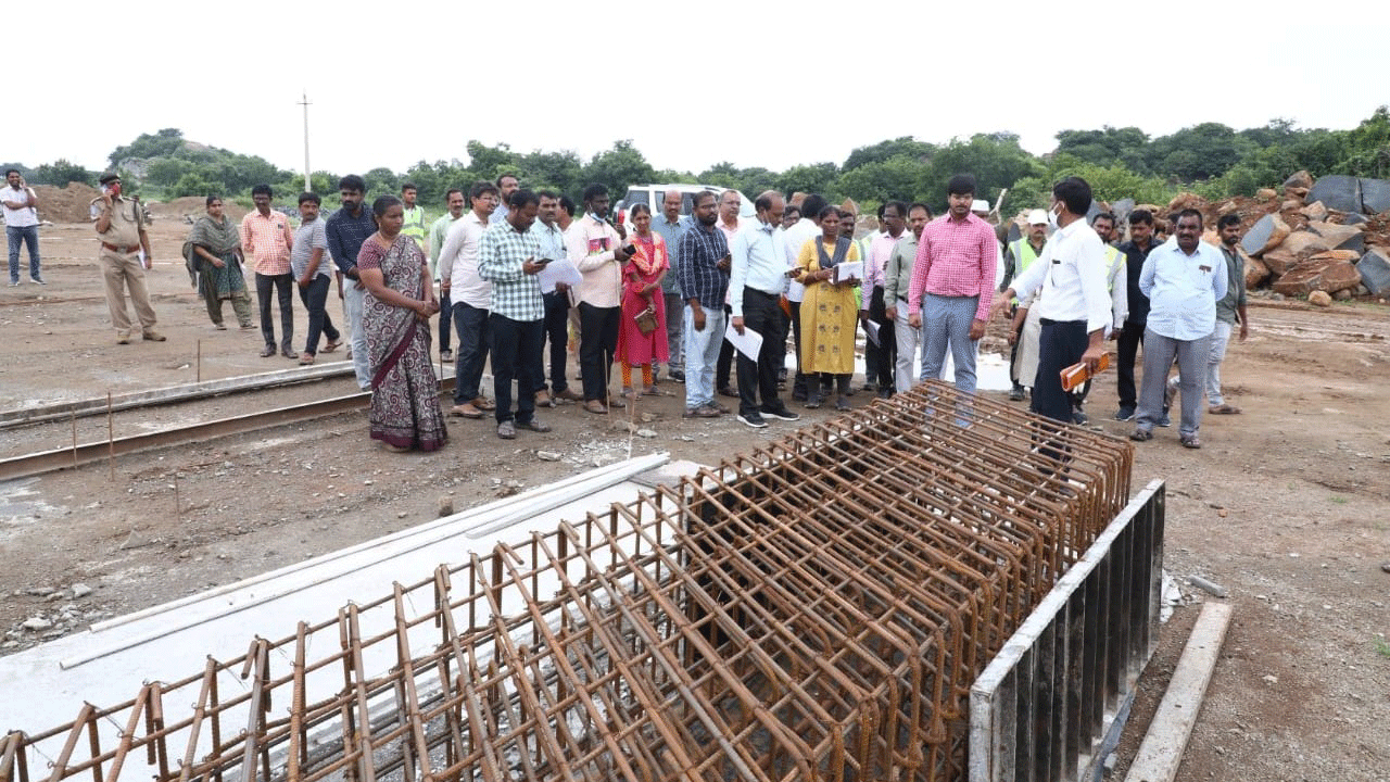 హైవే పనులు త్వరగా పూర్తి చేయాలి