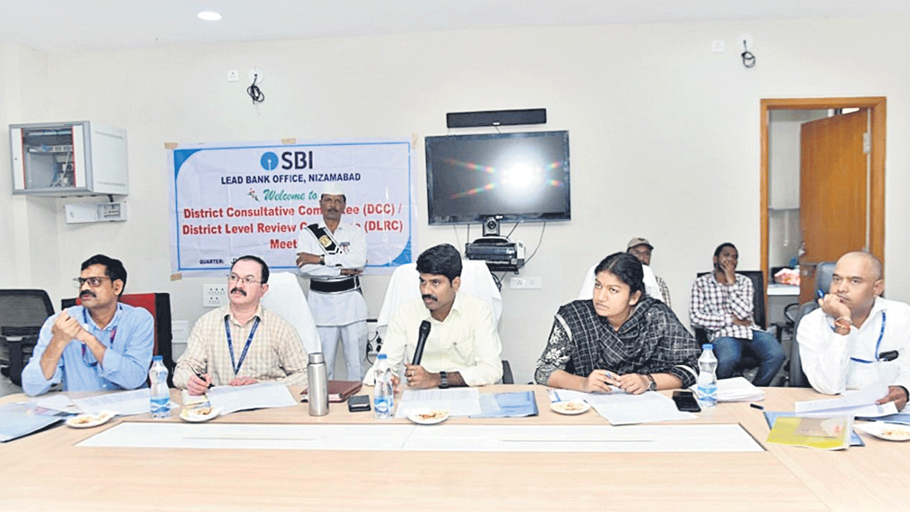 పంట రుణాల పంపిణీలో అలసత్వం ఎందుకు ?