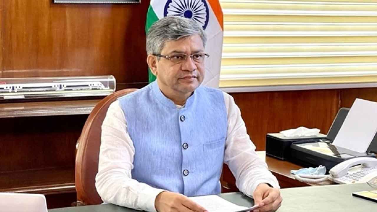 విశాఖలో రైల్వే జోన్‌ ఏర్పాటుకు కట్టుబడి ఉన్నాం : కేంద్ర రైల్వే మంత్రి