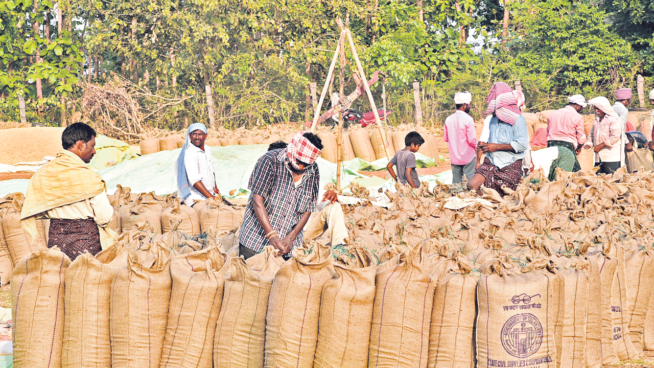 పంటను అమ్ముకొనే దిక్కేది?