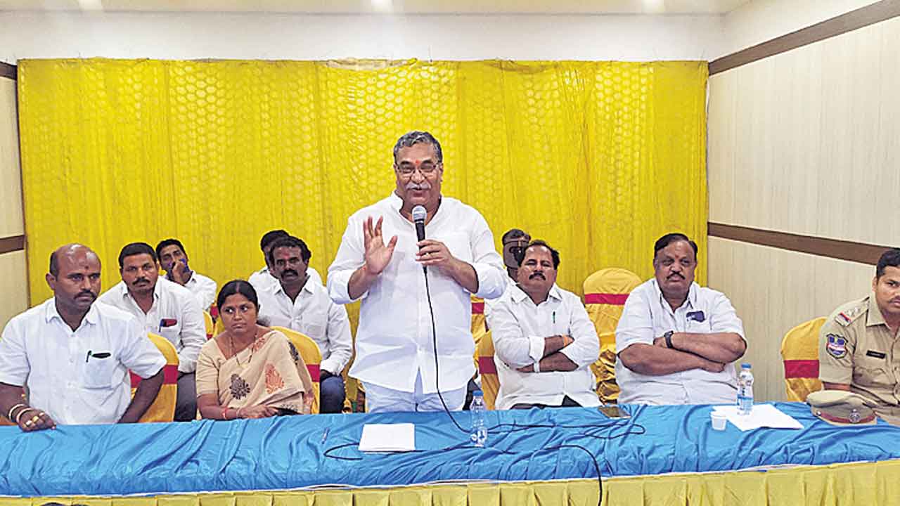 వ్యాపారులు సహకరించాలి