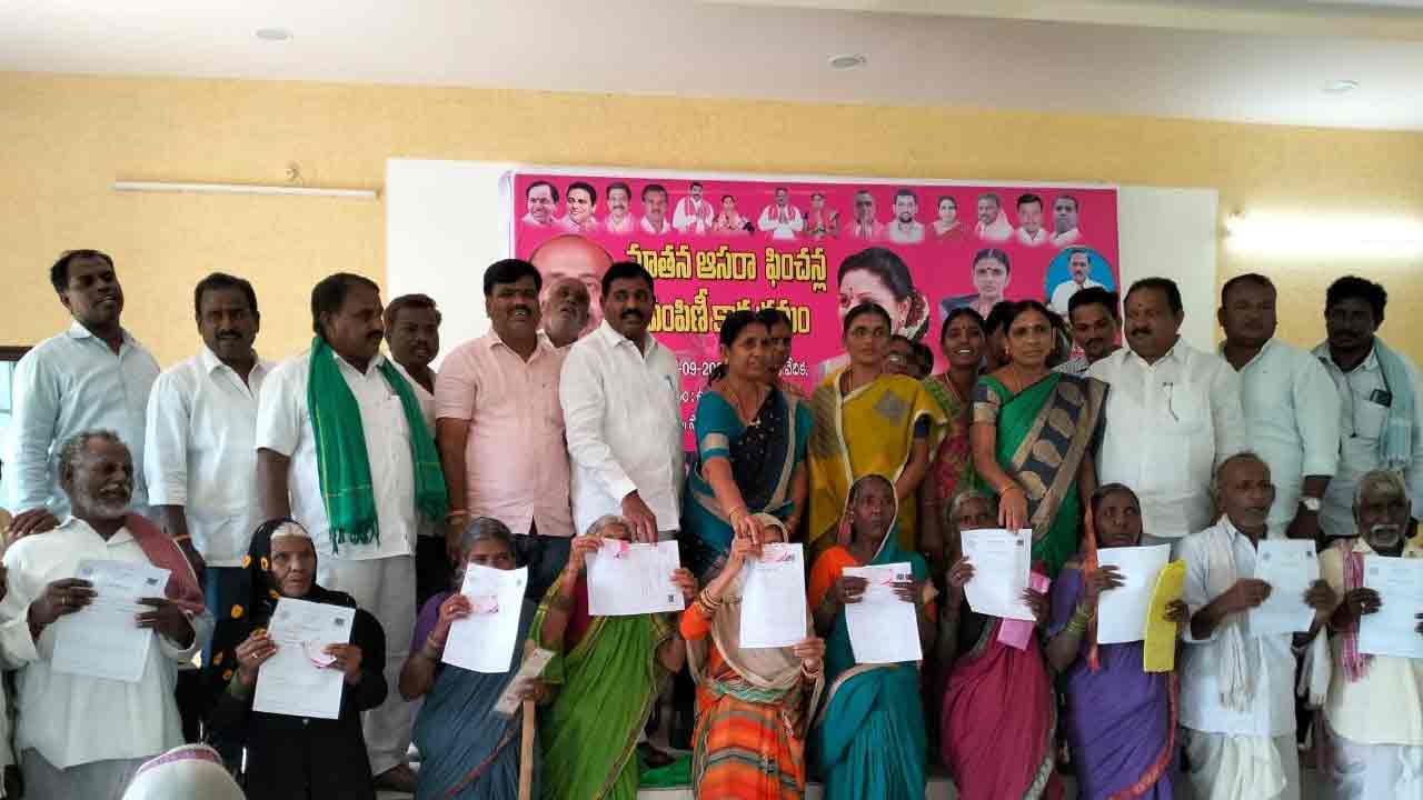 ఆసరాతో ఆర్థిక భరోసా