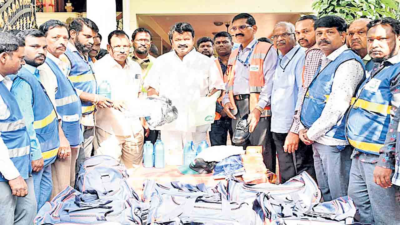 కార్మికులు ఆరోగ్యాన్ని కాపాడుకోవాలి