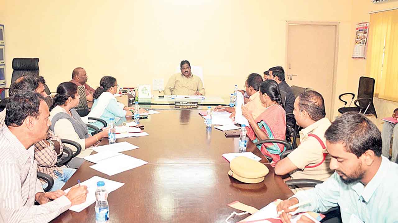 అధికారులు సన్నద్ధంగా ఉండాలి