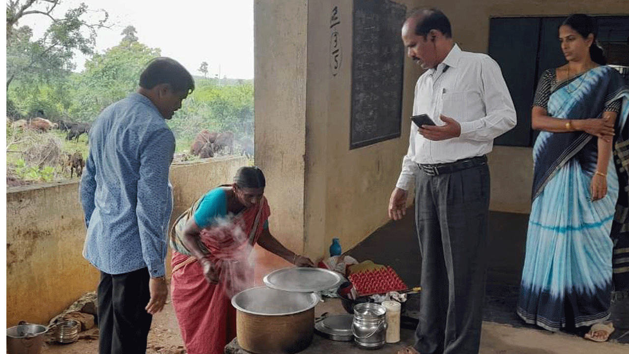 ఎఫ్‌ఎల్‌ఎన్‌పై ఉపాధ్యాయులు పట్టుసాధించాలి : డీఈవో