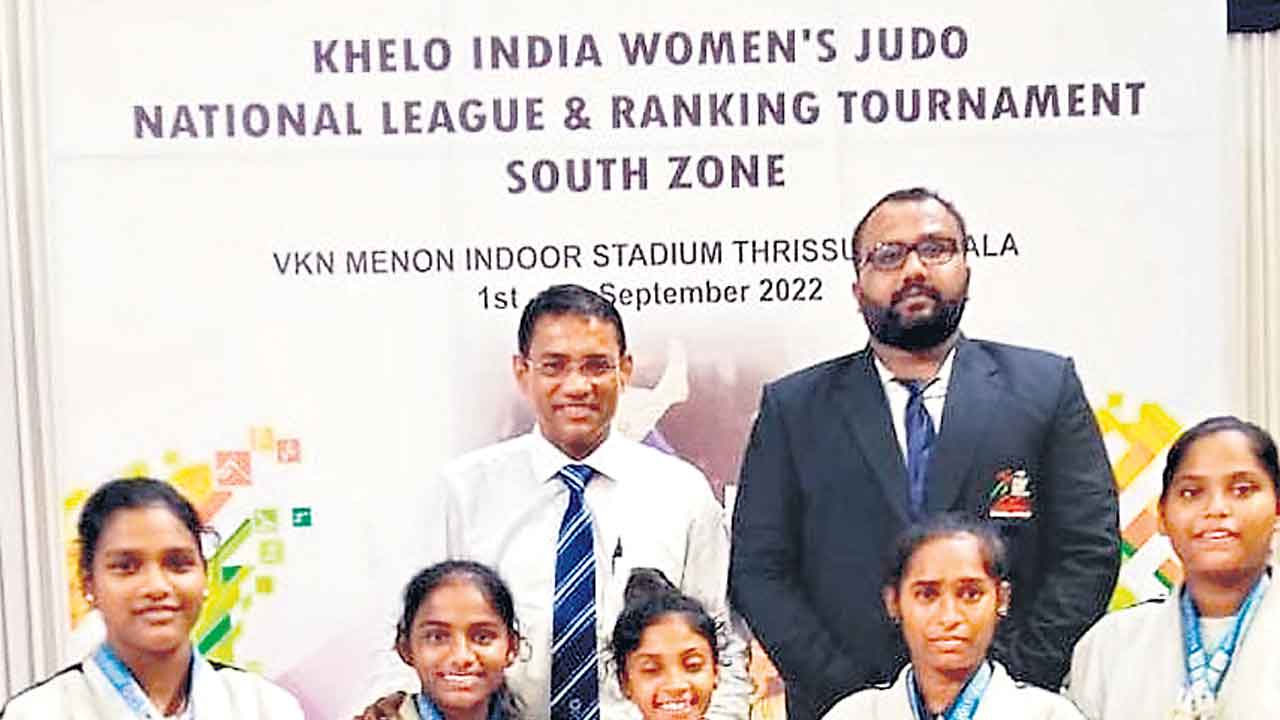 అనూషకు రజతం