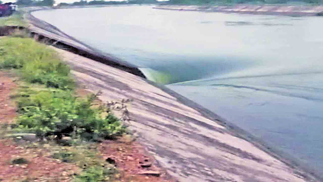 సాగర్‌ ఎడమ కాల్వకు గండి