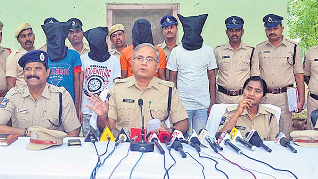 ఏటీఎం దొంగల అరెస్ట్‌