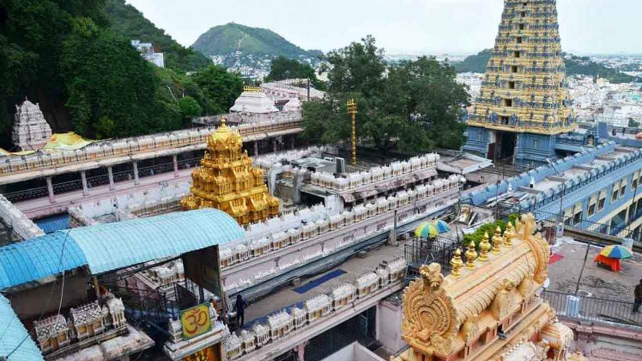 శరన్నవరాత్రి ఉత్సవాలకు సిద్ధమైన ఇంద్రకీలాద్రి