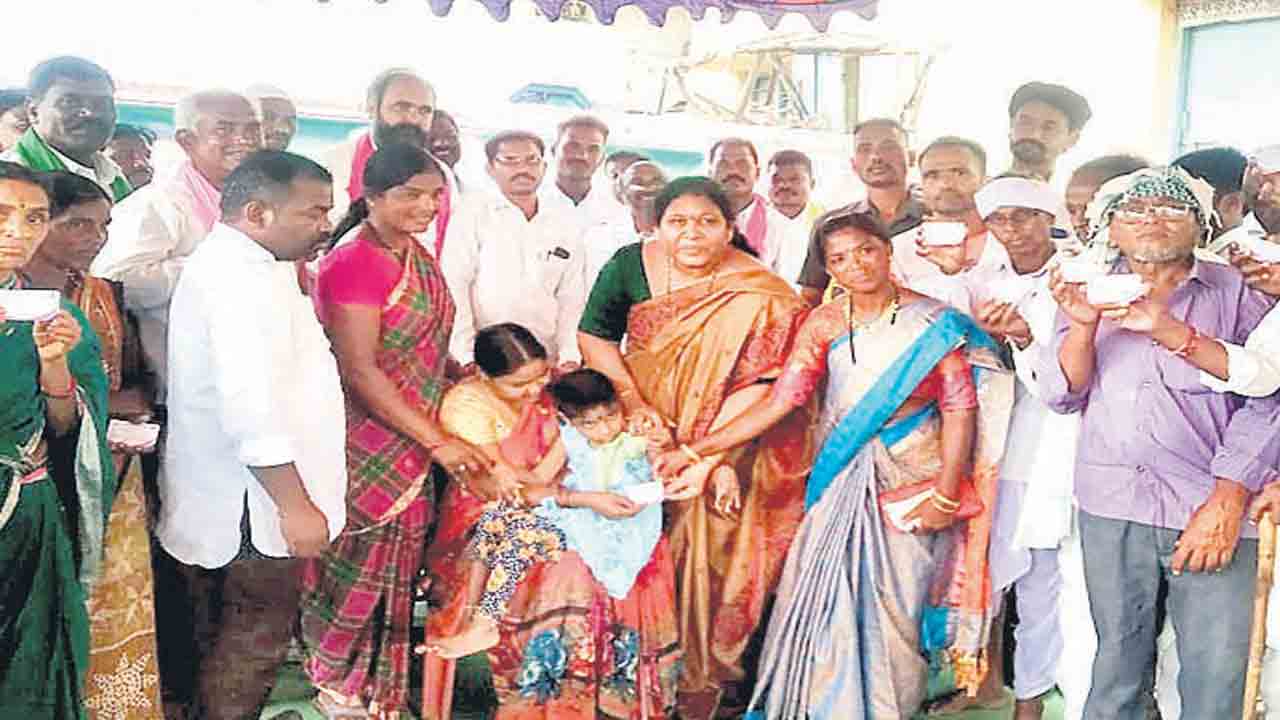 అభాగ్యులకు ఆసరాతో భరోసా
