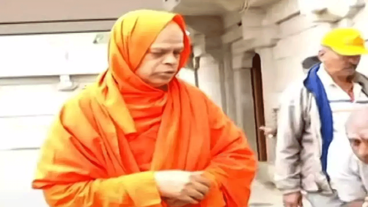 వెలుగులోకి వ‌స్తున్న లింగాయ‌త్ స్వామీజీ లీల‌లు : ప‌దేండ్లుగా పాడుప‌నులు!