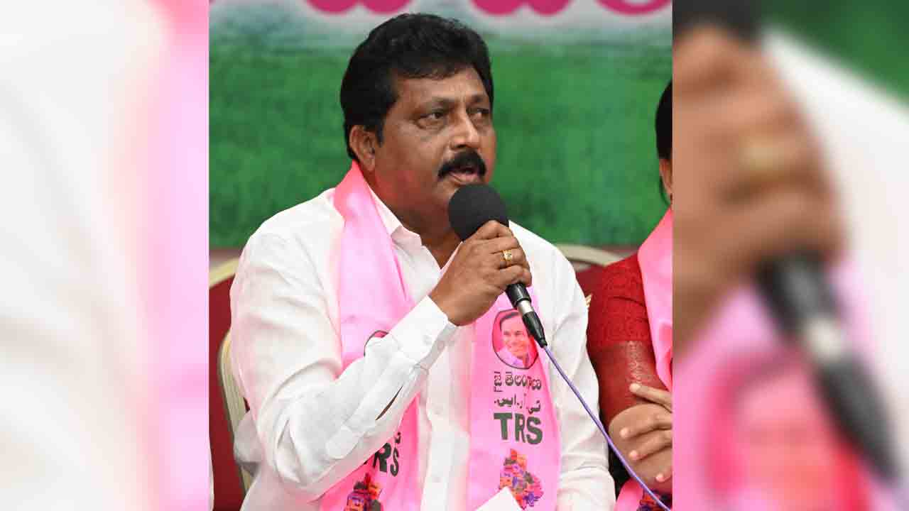 కేసీఆర్‌ నాయకత్వాన్నే యావత్‌ దేశం కోరుకుంటున్నది