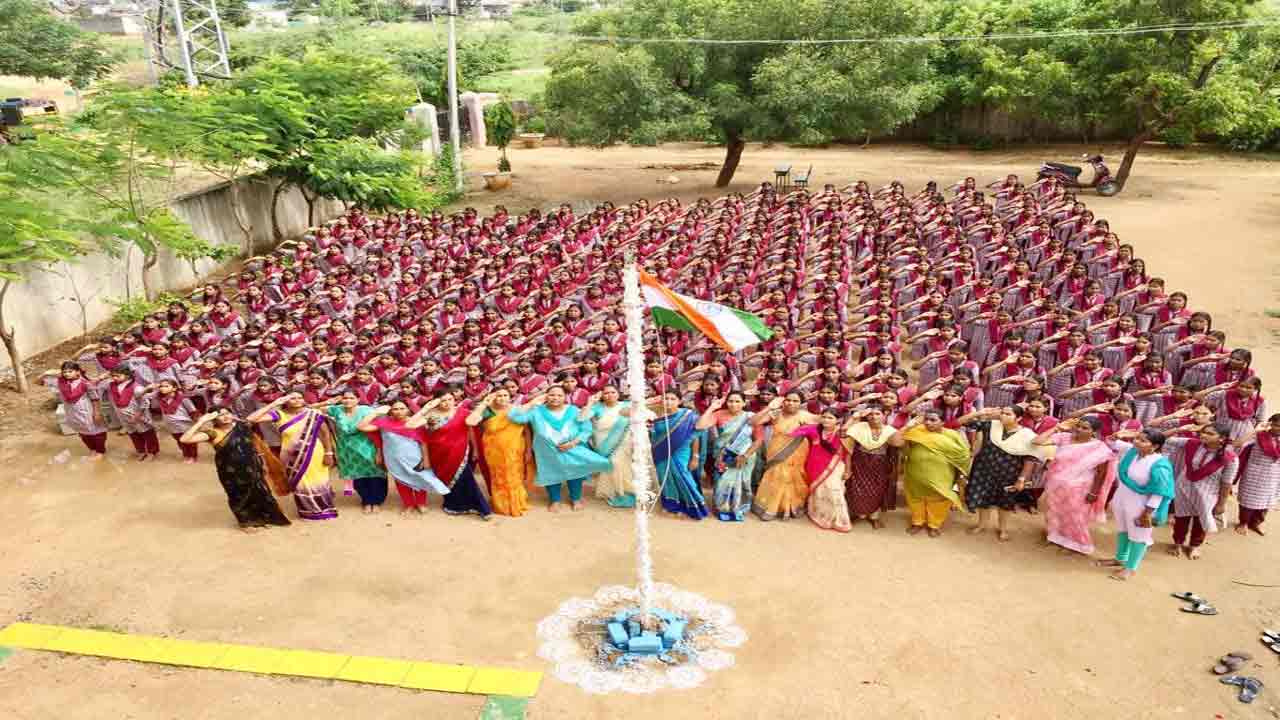 వైభవంగా తెలంగాణ జాతీయ వజ్రోత్సవాలు