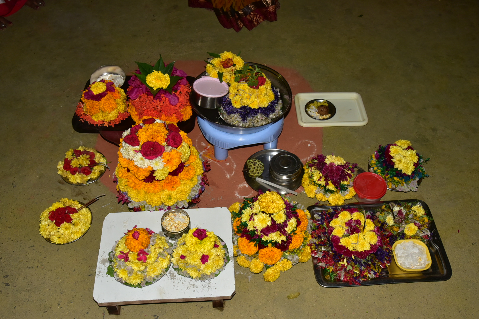 బాజర్ల కృష్ణయ్య ఉయ్యాలో..  బంతూలాడంగ ఉయ్యాలో..