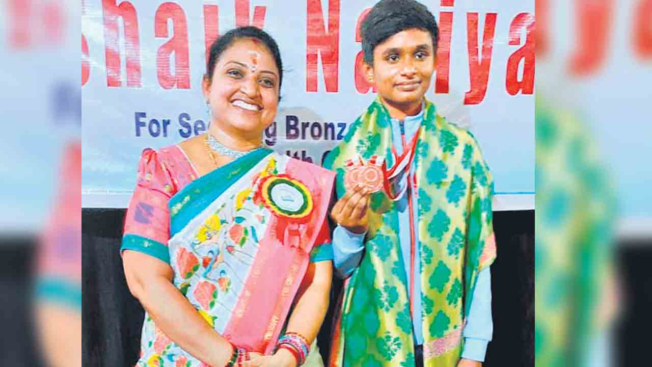 నాజియాకు 2 కాంస్యాలు