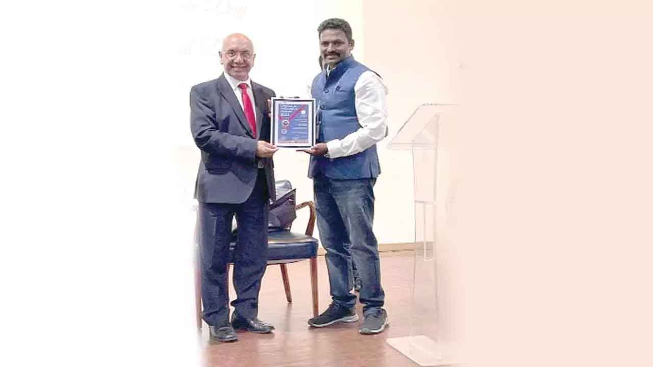 ఏపీ ఆయుర్వేద వైద్యుడికి బ్రిటన్‌ అకాడమి సర్టిఫికేట్‌