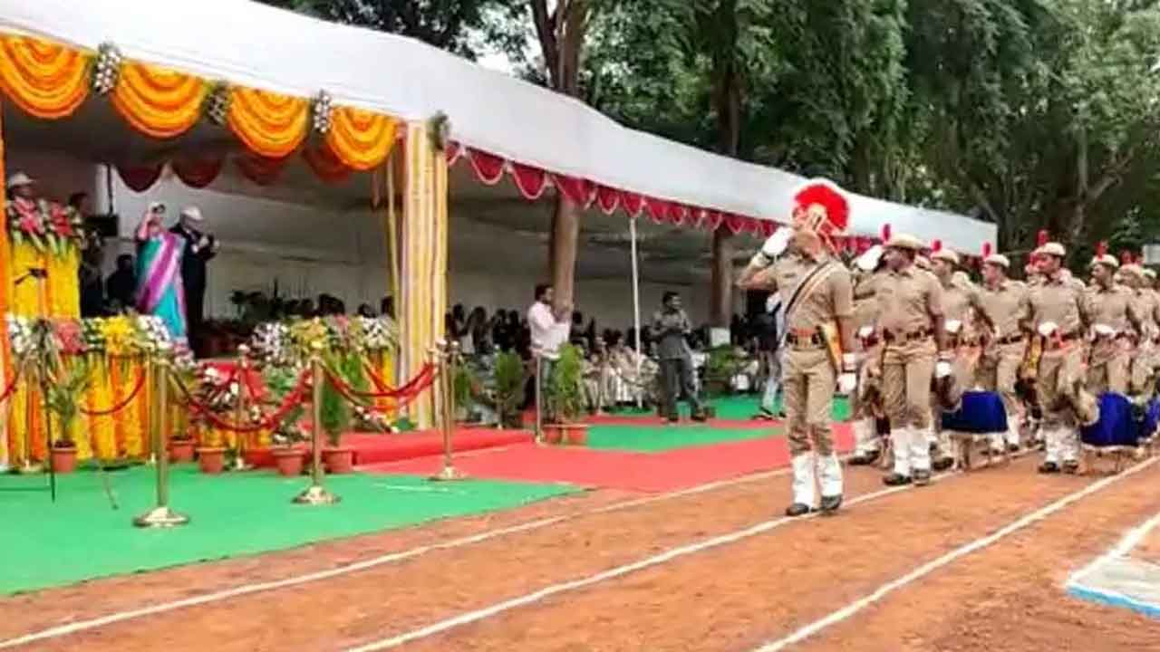 పోలీస్‌ జాగిలాల ఆరోగ్యానికి పశువైద్యుల నియామకం : ఏపీ హోంమంత్రి