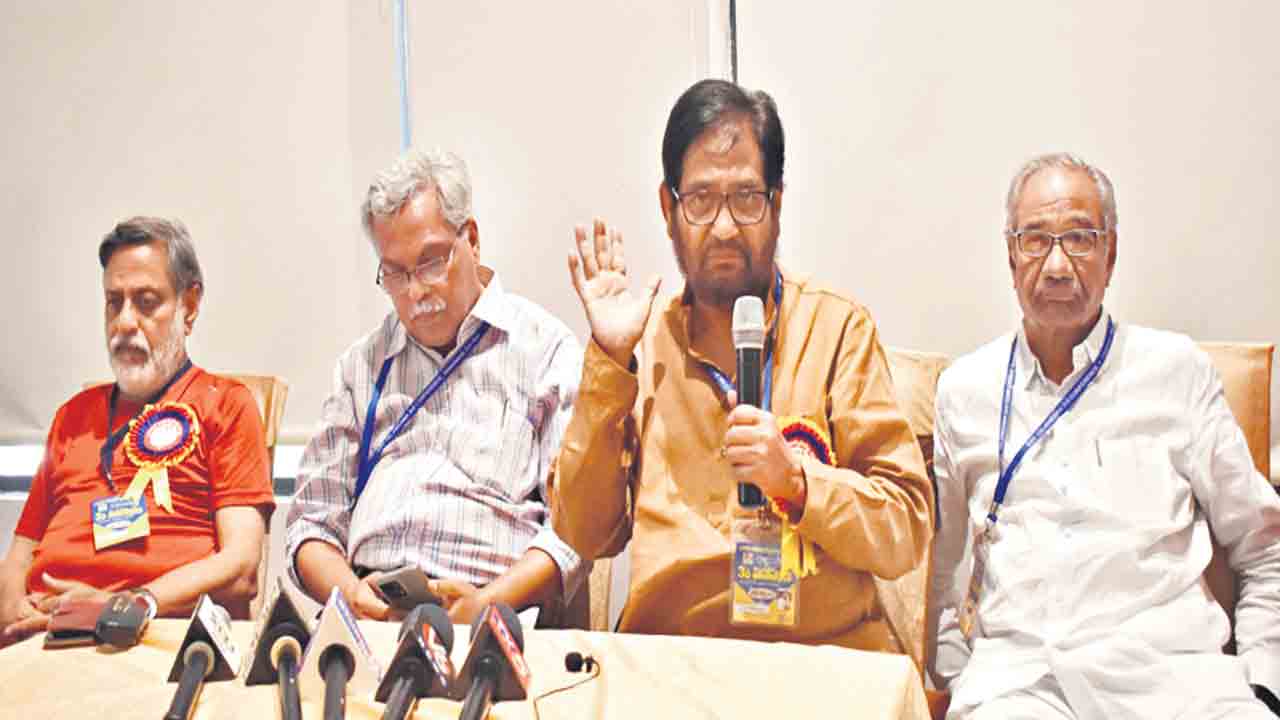 బీజేపీ నుంచి ఫిరాయింపులు