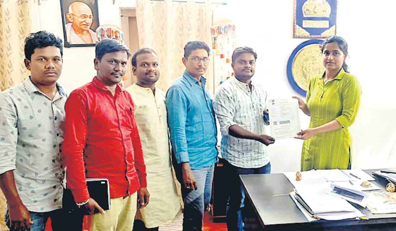 పెరటి కోళ్ల పెంపకానికి ప్రాధాన్యం