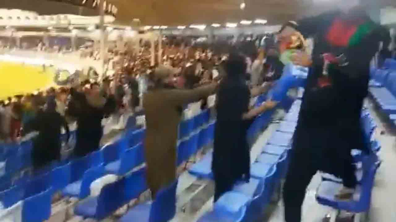 Asia cup‌.. తన్నుకున్న పాక్‌, అఫ్గాన్‌ ఫ్యాన్స్‌